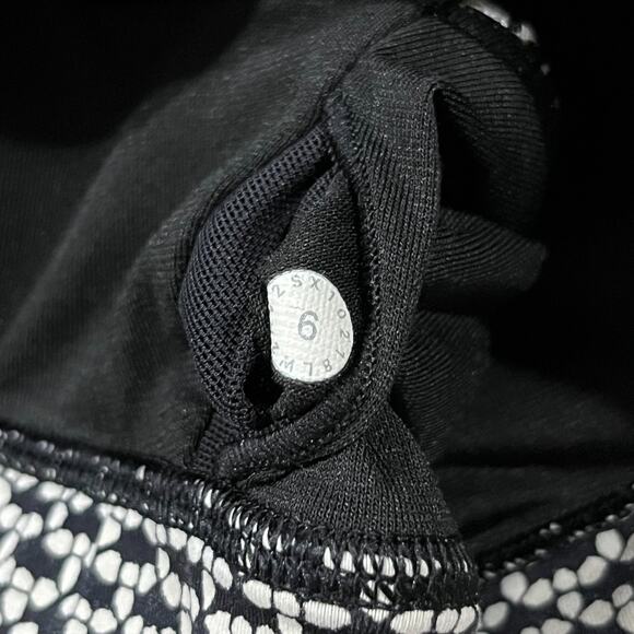 Lululemon Time To Sweat Bra Monochromic White / Black Size 6 - Picture 4 of 5